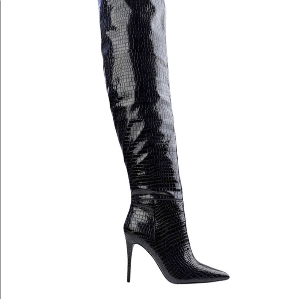 Winnie Harlow x Steve Madden